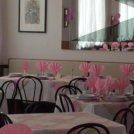 Hotel Granada Cattolica Dış mekan fotoğraf