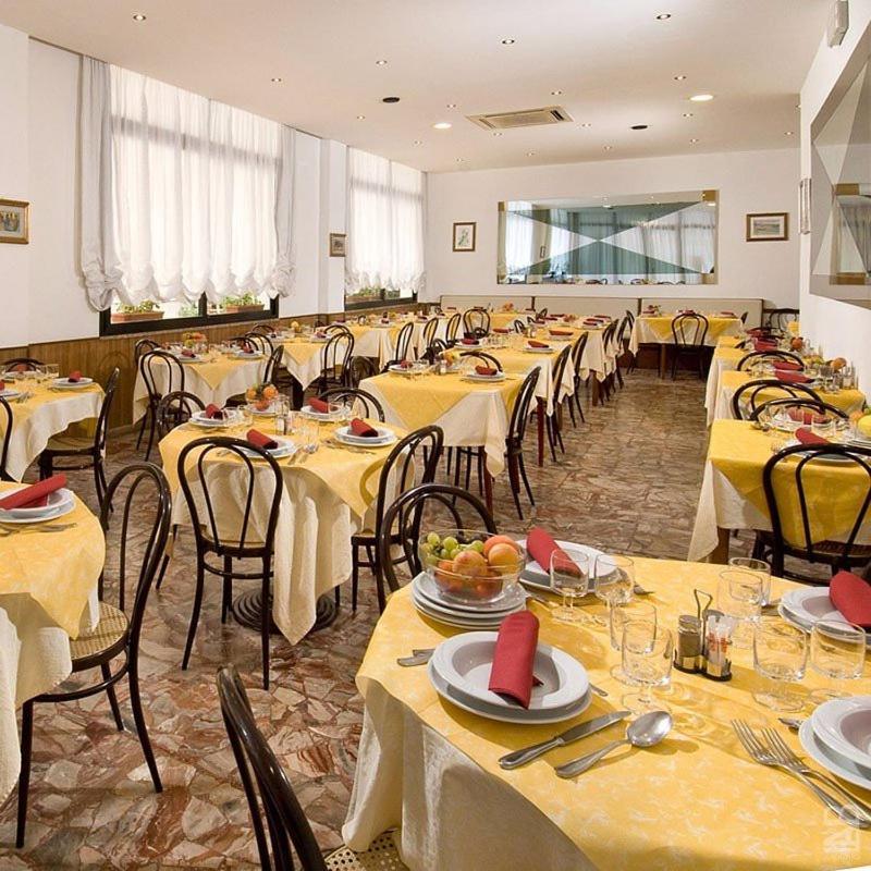 Hotel Granada Cattolica Dış mekan fotoğraf