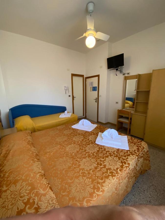 Hotel Granada Cattolica Dış mekan fotoğraf