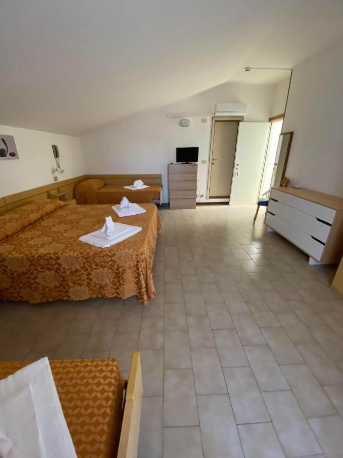 Hotel Granada Cattolica Dış mekan fotoğraf