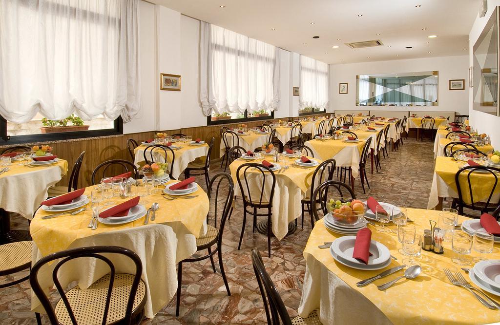 Hotel Granada Cattolica Dış mekan fotoğraf