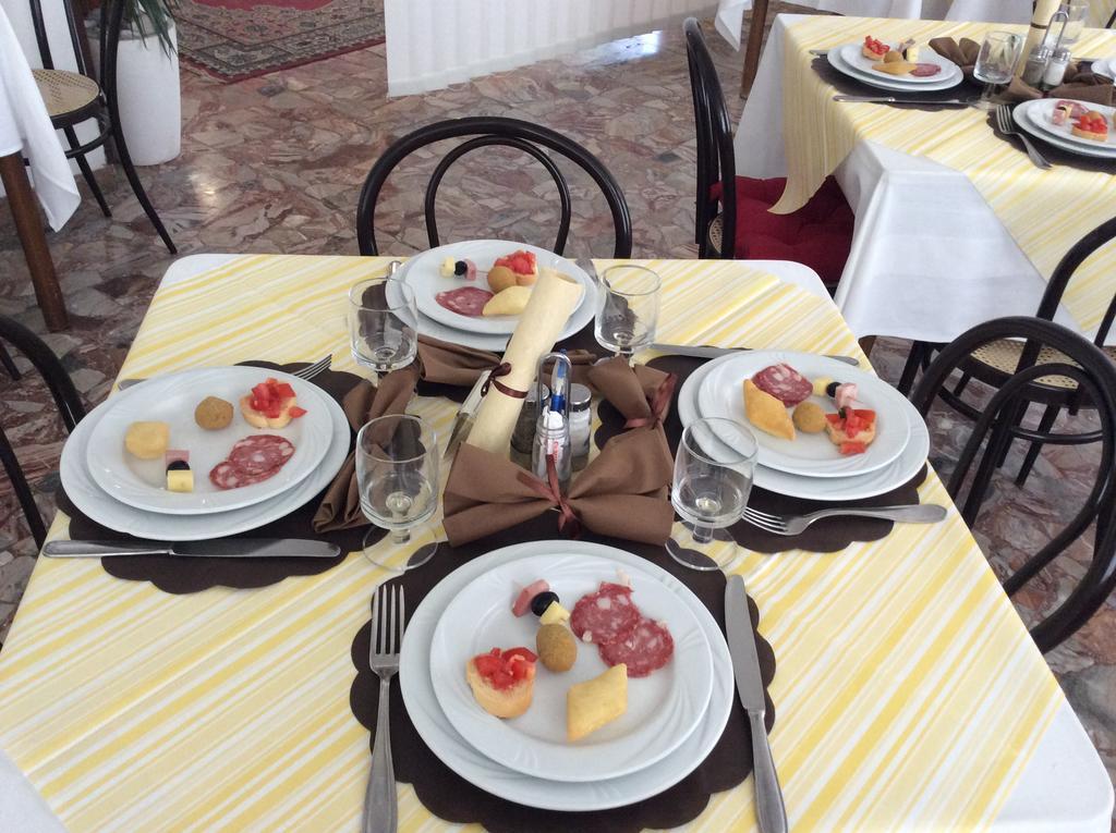 Hotel Granada Cattolica Dış mekan fotoğraf