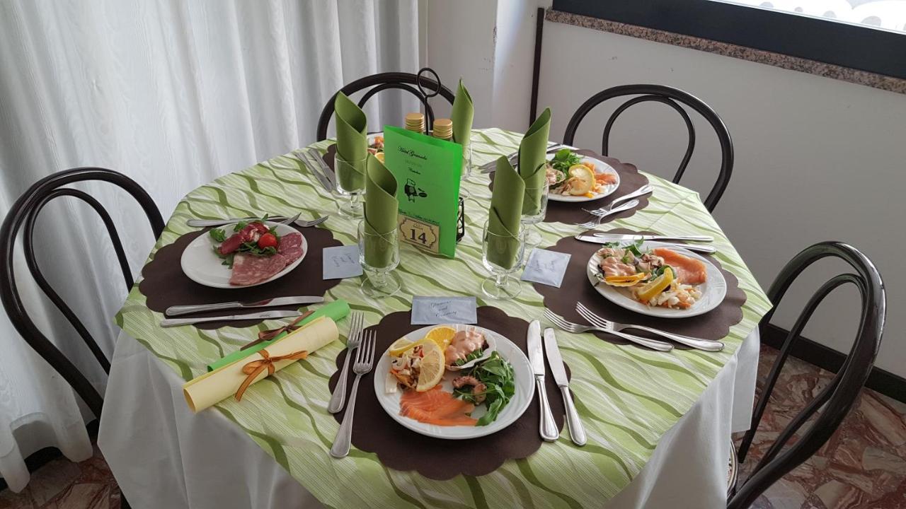 Hotel Granada Cattolica Dış mekan fotoğraf