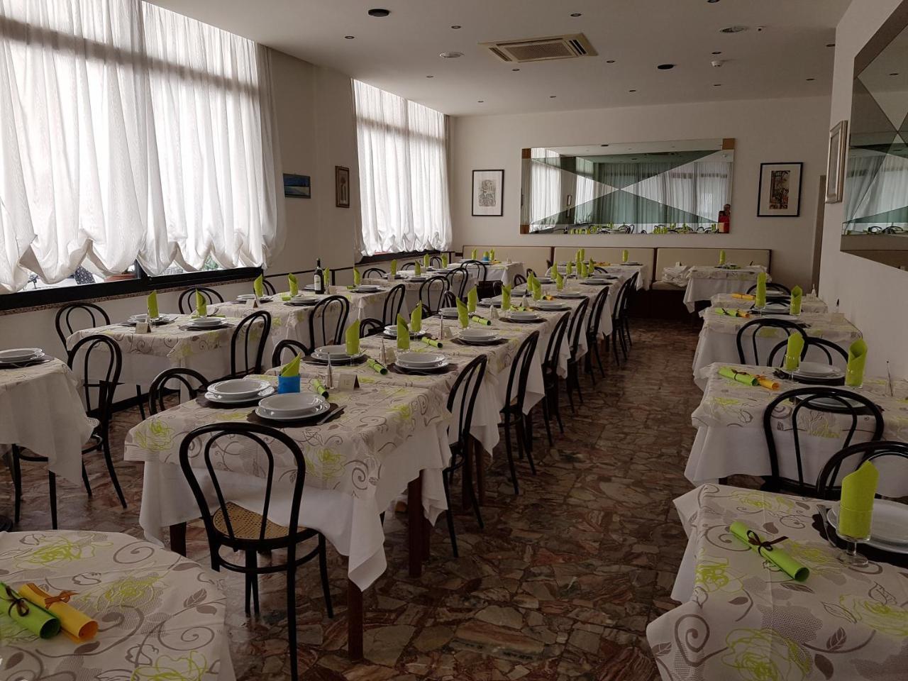 Hotel Granada Cattolica Dış mekan fotoğraf