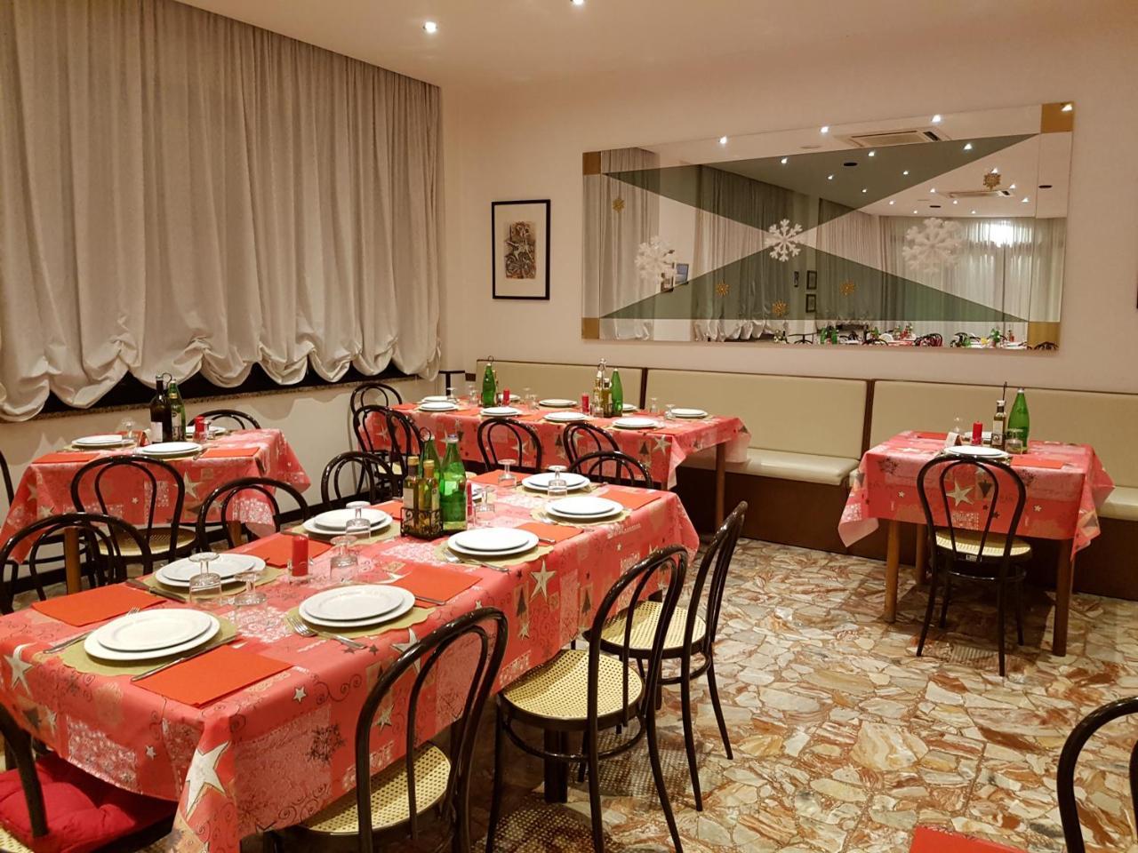 Hotel Granada Cattolica Dış mekan fotoğraf