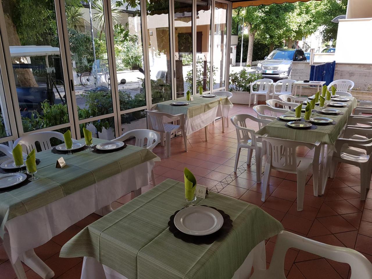 Hotel Granada Cattolica Dış mekan fotoğraf
