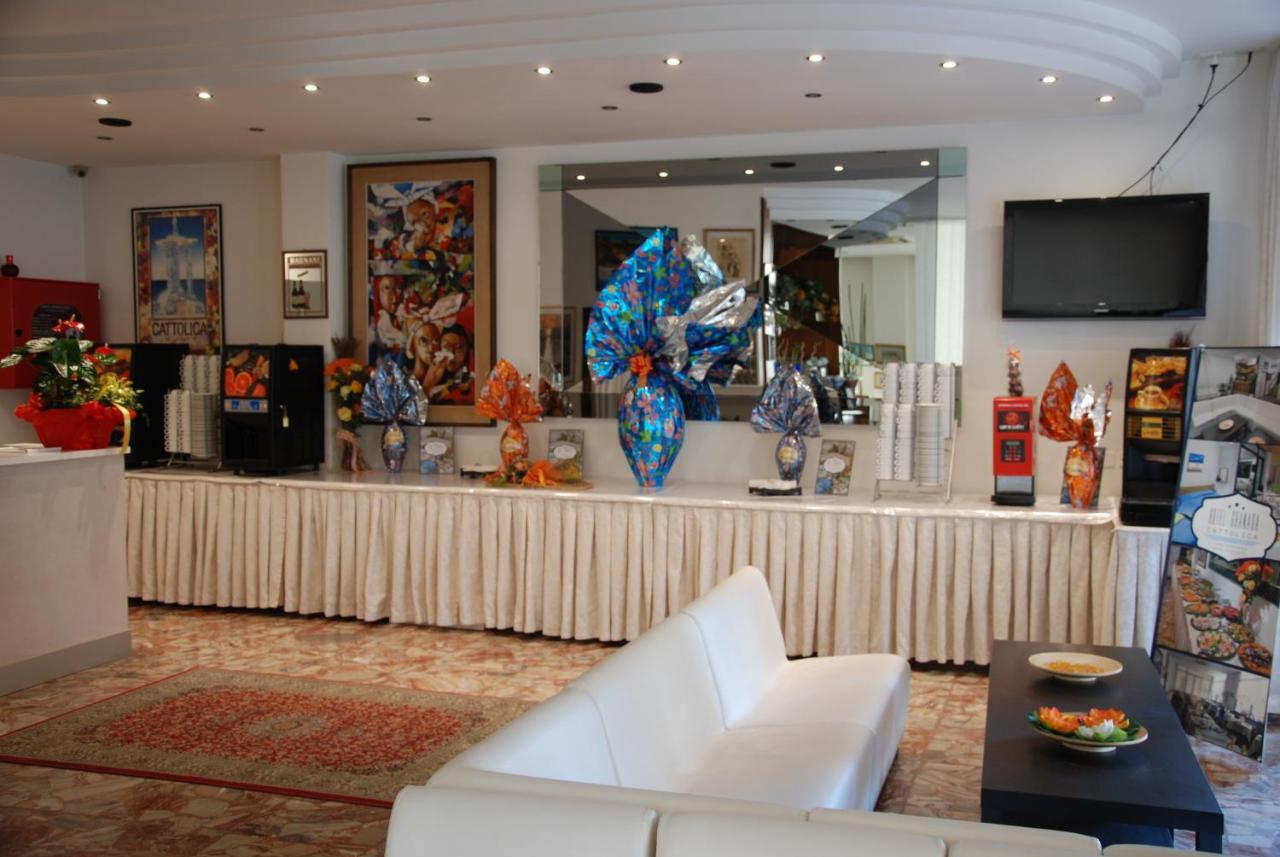 Hotel Granada Cattolica Dış mekan fotoğraf