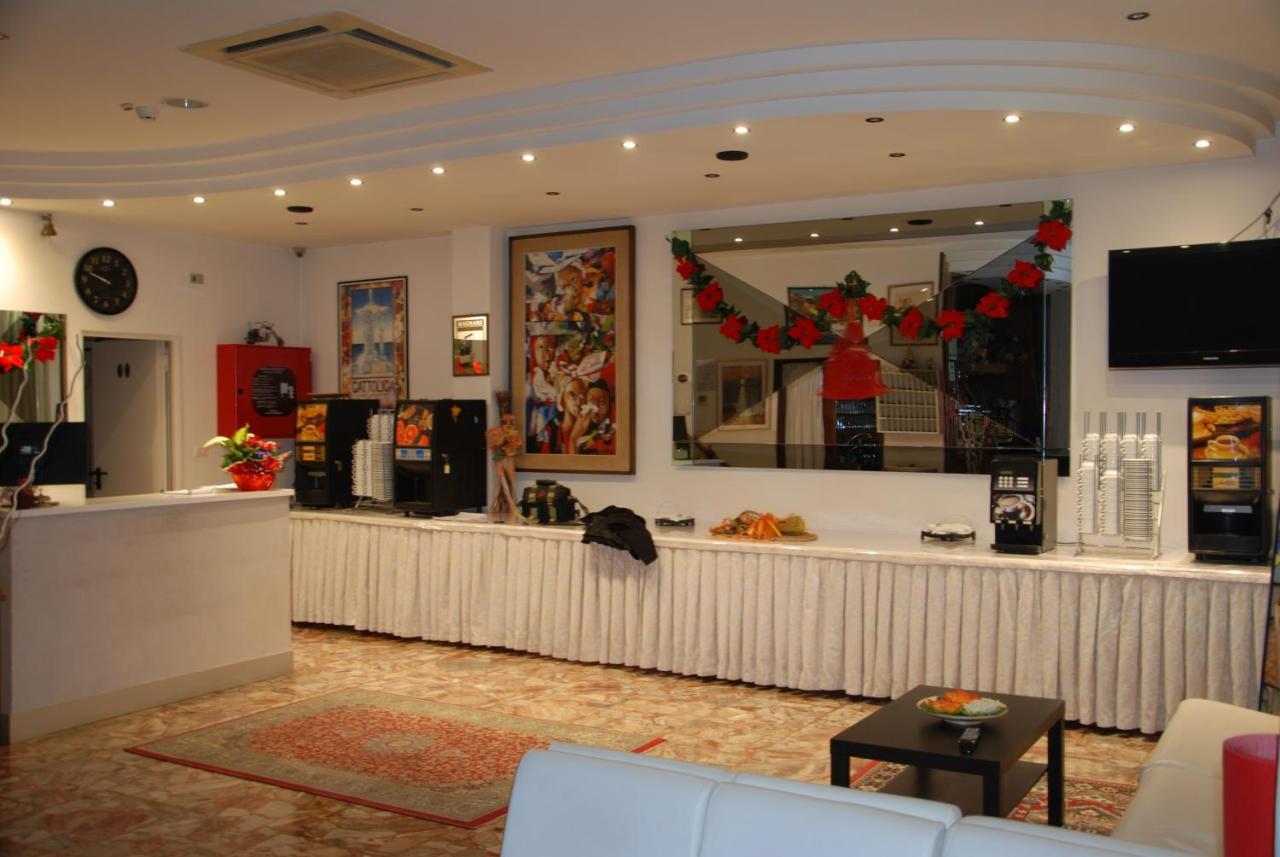 Hotel Granada Cattolica Dış mekan fotoğraf